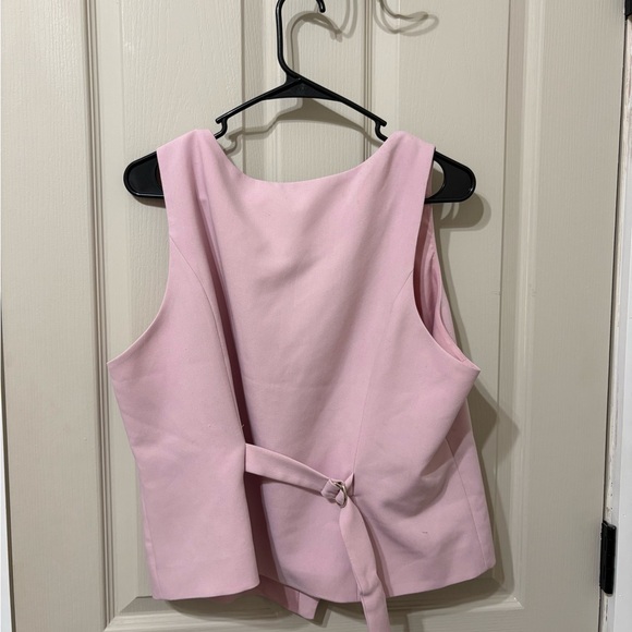 Abercrombie & Fitch Light Pink Sleeveless Blouse - Picture 2 of 3